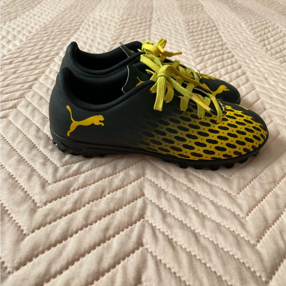 Socket cleats - Picture 2 of 5